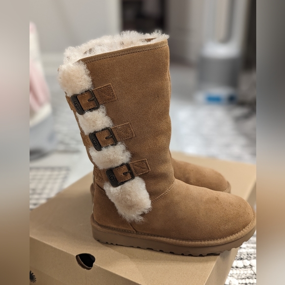 🤎 UGG KLEA BOOTS with Buckles - Picture 1 of 9